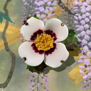 Vintage Cara China Staffordshire 1950s porcelain flower brooch. Made in England